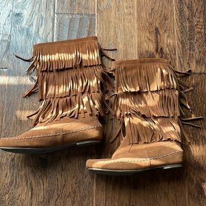 Fringe boots